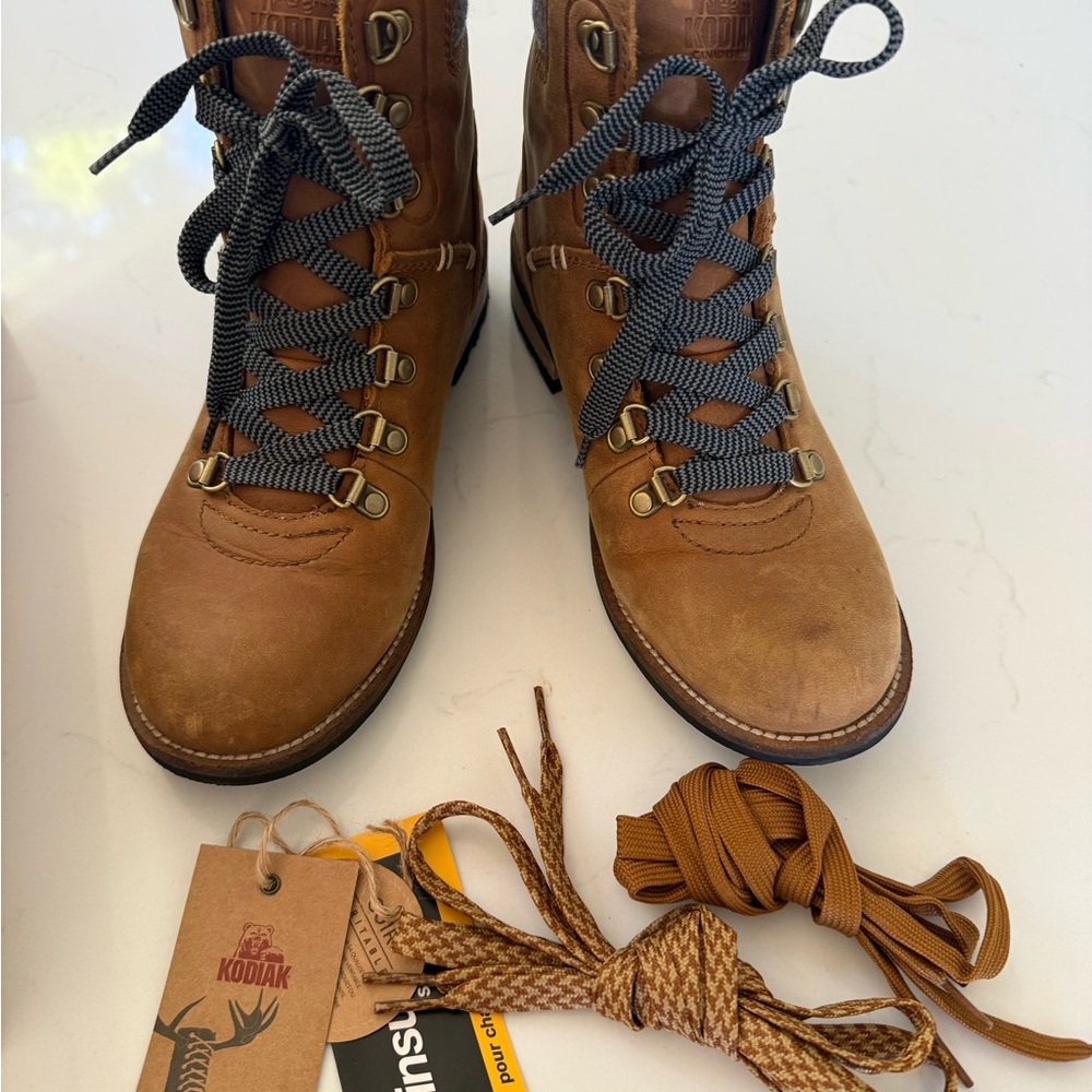 Kodiak Tan/Brown Leather Lace-Up Hiking Boots with Gray Contrast Laces